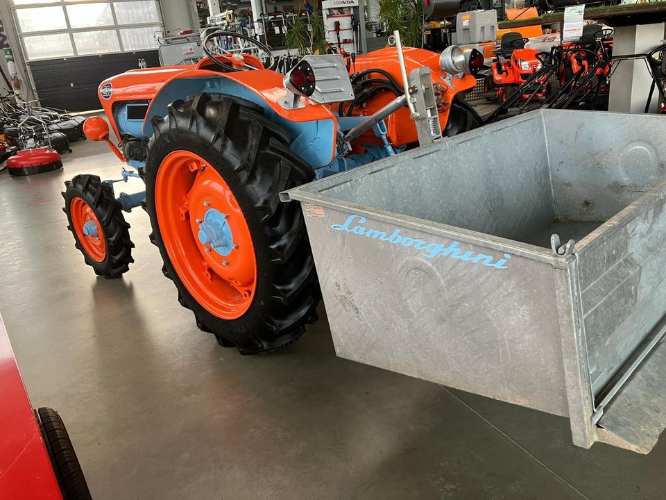 Lamborghini 2 R Typ FL3 Sammlerstück Oldtimer - Traktor: 4 kép. Lamborghini 2 R Typ FL3 Sammlerstück Oldtimer - Traktor: 4 kép.