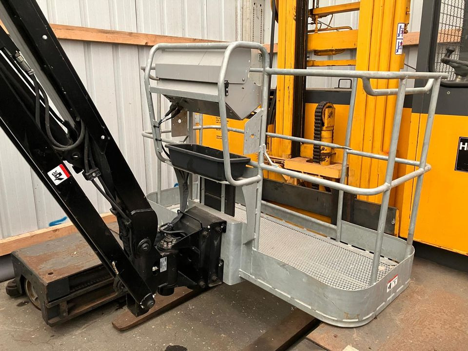 Manitou Arbeitsbühne 180 ATJ Unfallschaden Teleskopbühne - Személyemelő: 2 kép. Manitou Arbeitsbühne 180 ATJ Unfallschaden Teleskopbühne - Személyemelő: 2 kép.