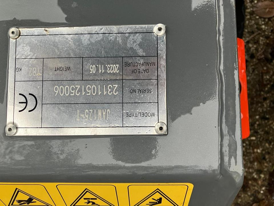 SBF JAM125-T Heckmulcher 125 cm Mulcher man. Verstellung - Szárzúzó: 4 kép. SBF JAM125-T Heckmulcher 125 cm Mulcher man. Verstellung - Szárzúzó: 4 kép.