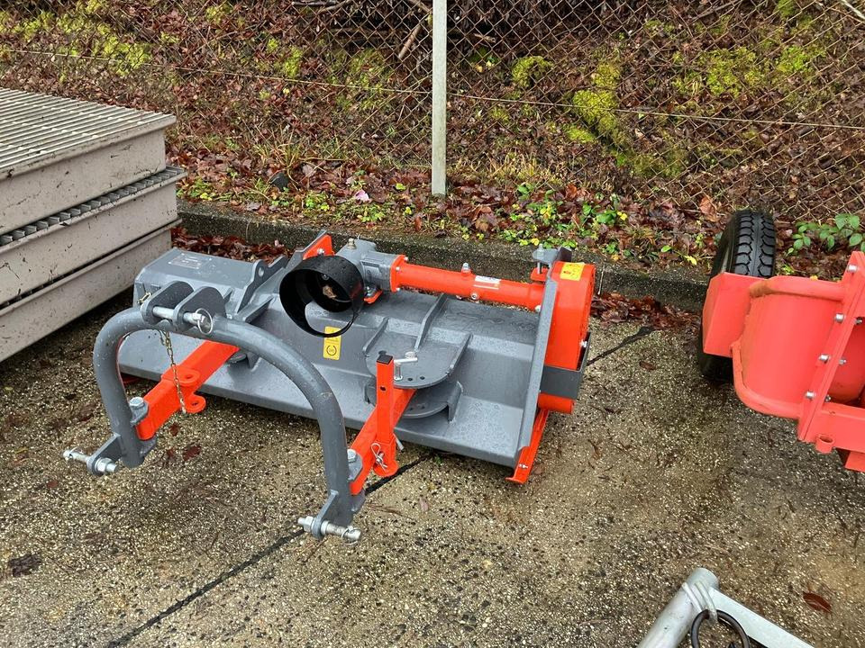 SBF JAM125-T Heckmulcher 125 cm Mulcher man. Verstellung - Szárzúzó: 2 kép. SBF JAM125-T Heckmulcher 125 cm Mulcher man. Verstellung - Szárzúzó: 2 kép.