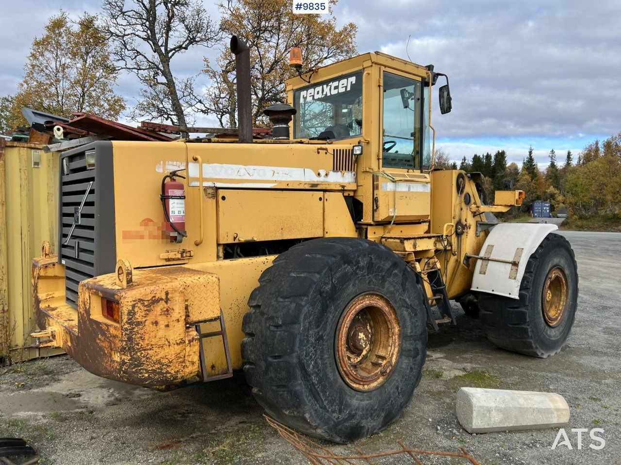 1995 Volvo L180C - Gumikerekes homlokrakodó: 3 kép. 1995 Volvo L180C - Gumikerekes homlokrakodó: 3 kép.