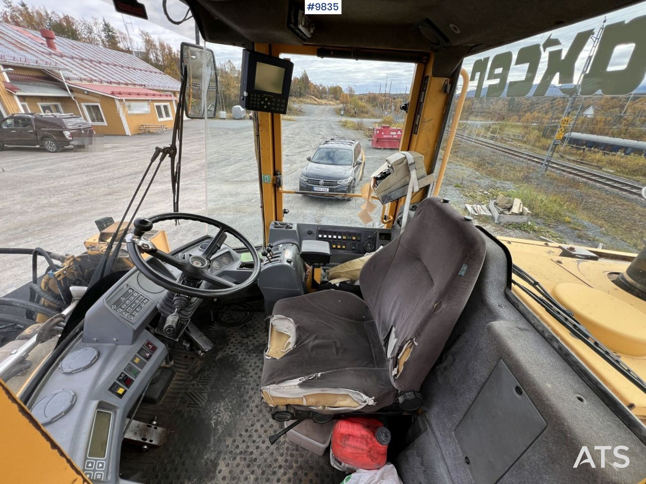 1995 Volvo L180C - Gumikerekes homlokrakodó: 5 kép. 1995 Volvo L180C - Gumikerekes homlokrakodó: 5 kép.