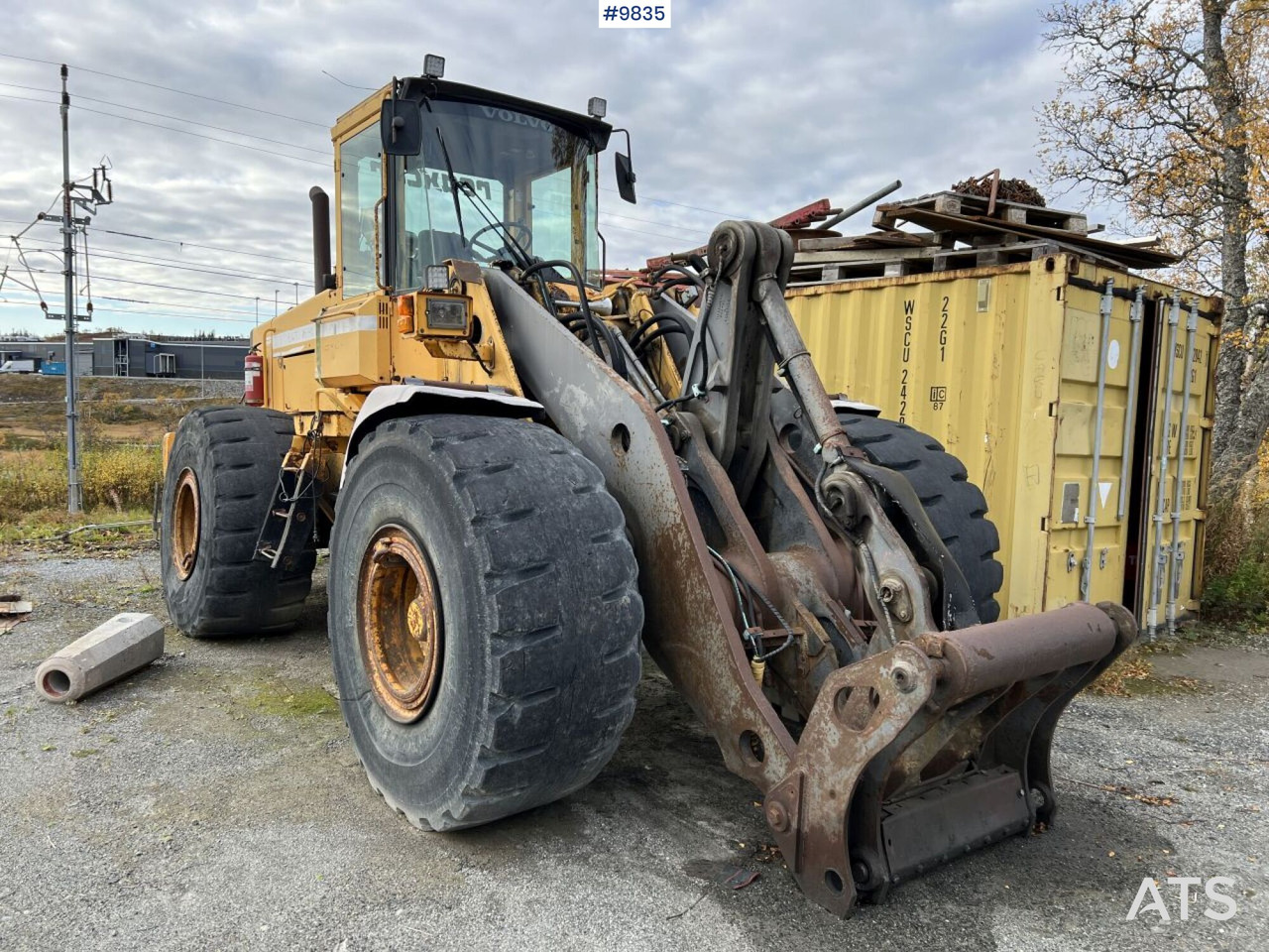 1995 Volvo L180C - Gumikerekes homlokrakodó: 4 kép. 1995 Volvo L180C - Gumikerekes homlokrakodó: 4 kép.