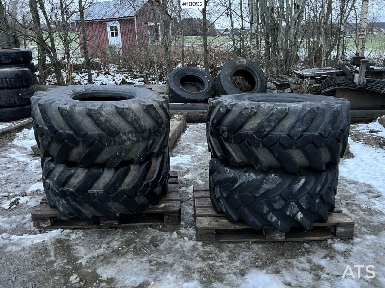 4pcs 18R19.5 Michelin tires on rims - Gumiabroncs - Építőipari gépek: 1 kép. 4pcs 18R19.5 Michelin tires on rims - Gumiabroncs - Építőipari gépek: 1 kép.