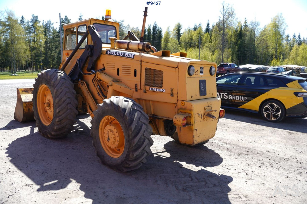Backhoe loader Volvo BM 840 - Gumikerekes homlokrakodó: 4 kép. Backhoe loader Volvo BM 840 - Gumikerekes homlokrakodó: 4 kép.