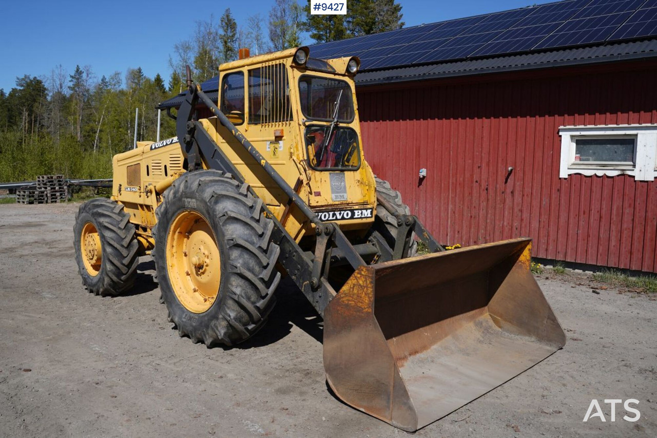 Backhoe loader Volvo BM 840 - Gumikerekes homlokrakodó: 2 kép. Backhoe loader Volvo BM 840 - Gumikerekes homlokrakodó: 2 kép.