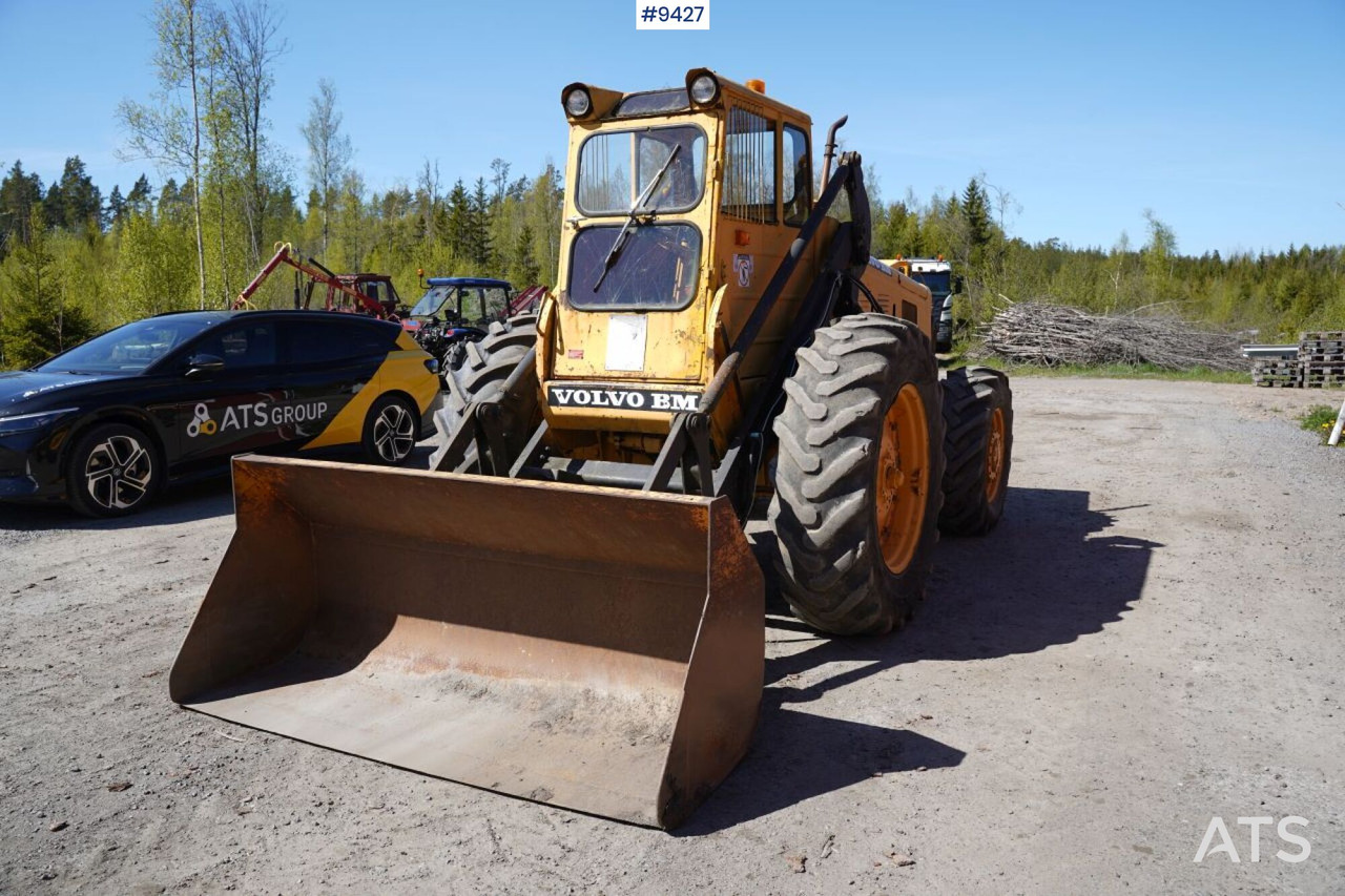 Backhoe loader Volvo BM 840 - Gumikerekes homlokrakodó: 5 kép. Backhoe loader Volvo BM 840 - Gumikerekes homlokrakodó: 5 kép.