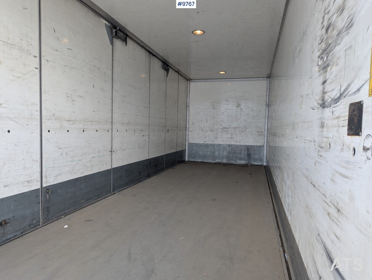 Box Truck Scania P320 4X2 with tail lift - Dobozos felépítményű teherautó: 5 kép. Box Truck Scania P320 4X2 with tail lift - Dobozos felépítményű teherautó: 5 kép.