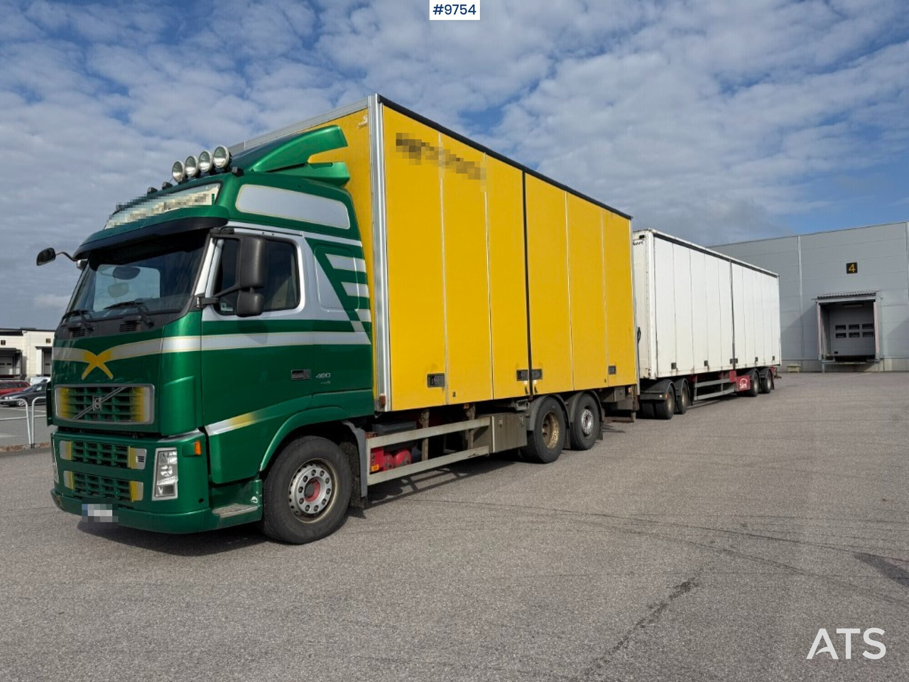 Box Truck Volvo FH 480 with 4-axle Ekeri trailer (VIDEO) - Dobozos felépítményű teherautó: 1 kép. Box Truck Volvo FH 480 with 4-axle Ekeri trailer (VIDEO) - Dobozos felépítményű teherautó: 1 kép.