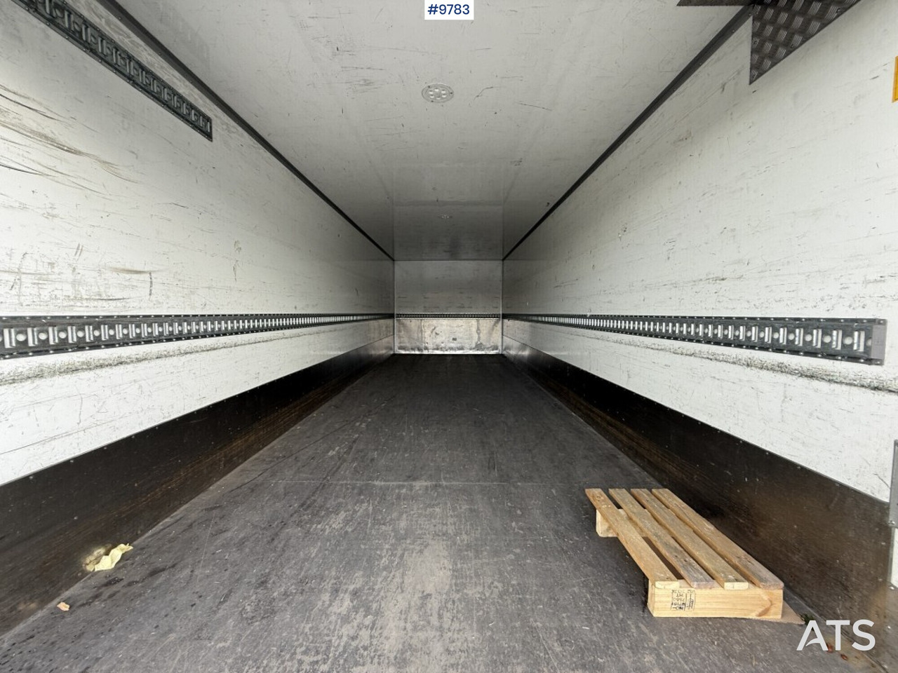 Dobozos felépítményű teherautó Box truck Scania P280 gas-powered: 6 kép.