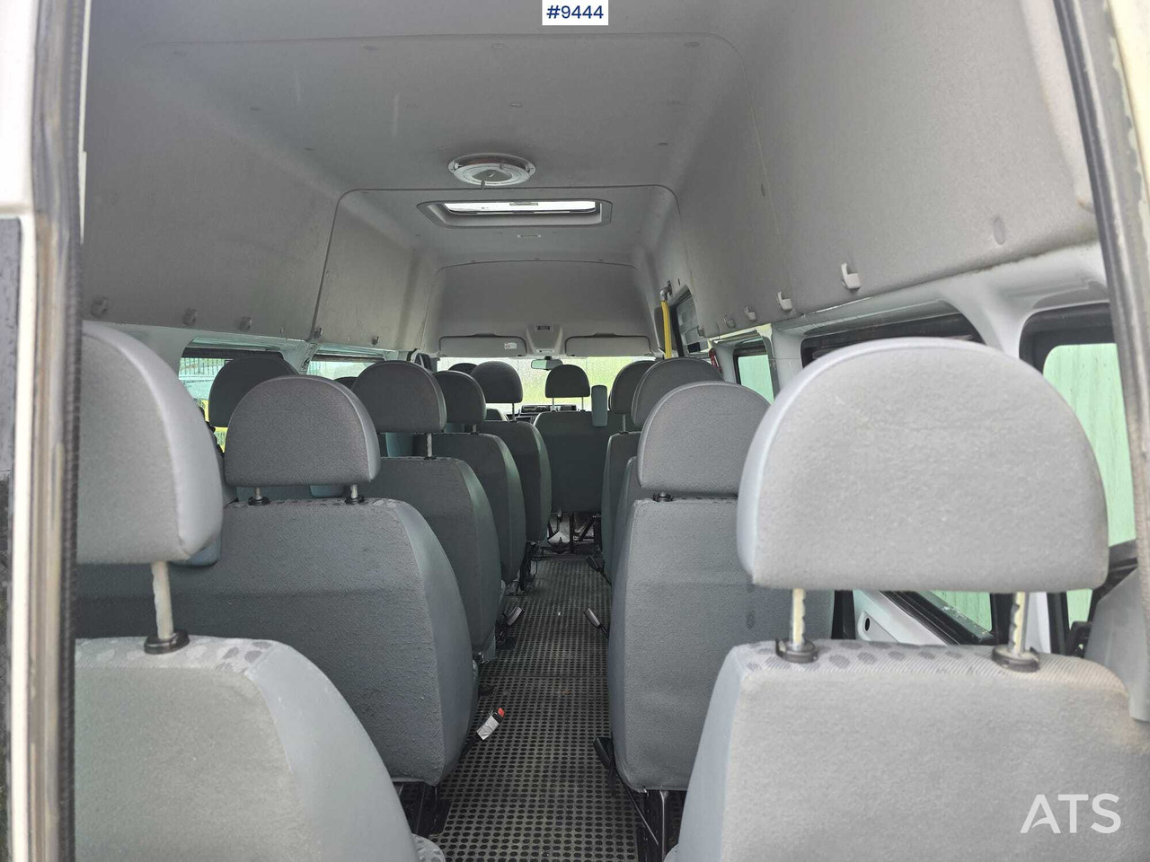 Minibusz, Kisbusz Bus 16 seats Ford Transit: 13 kép.