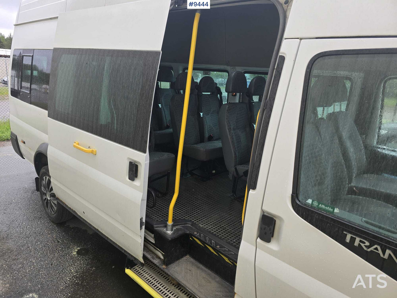 Minibusz, Kisbusz Bus 16 seats Ford Transit: 15 kép.