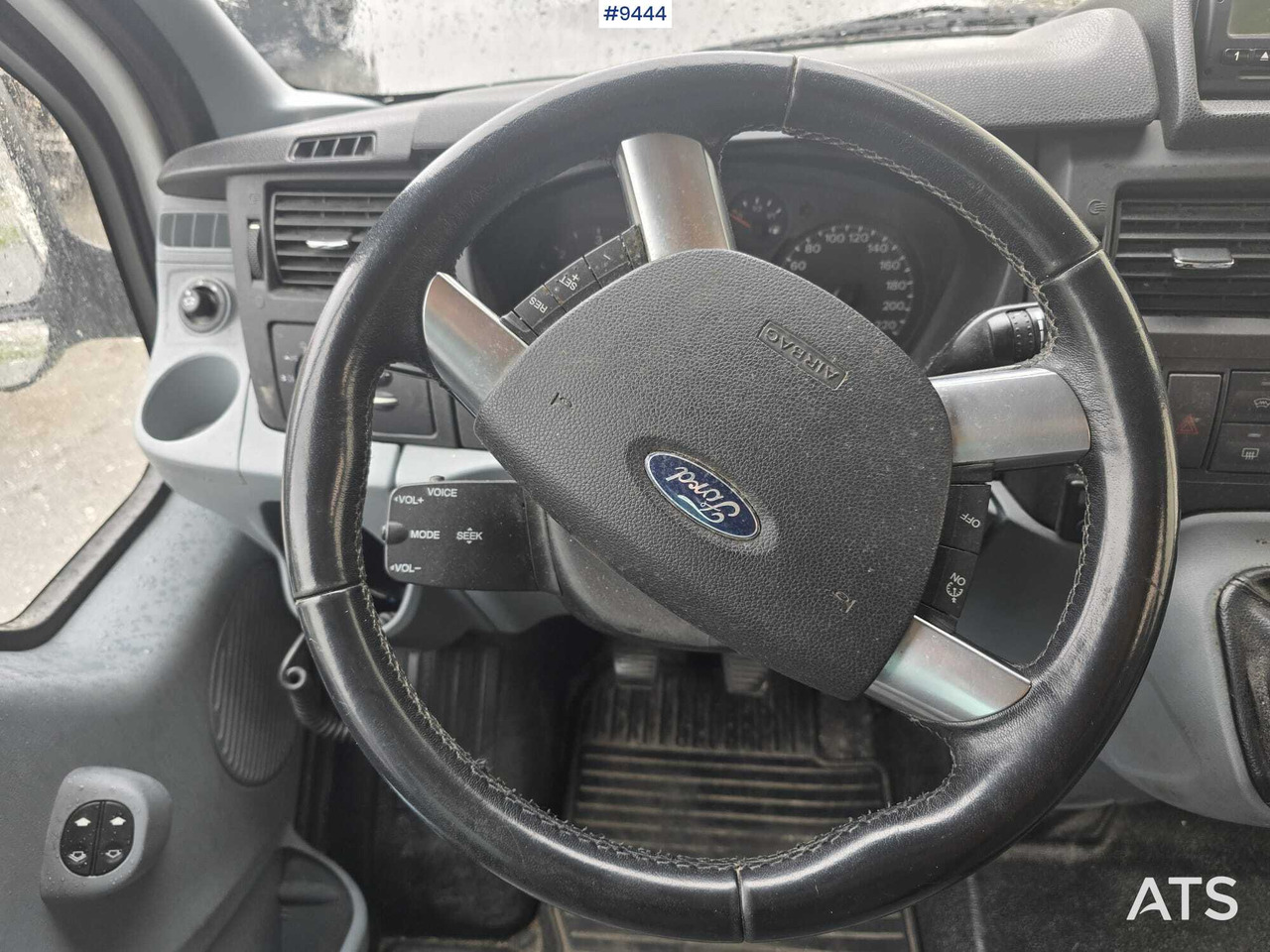 Minibusz, Kisbusz Bus 16 seats Ford Transit: 17 kép.