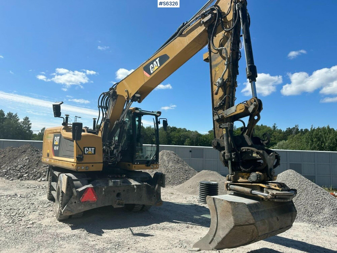 CAT M314F WITH ROTOR TILT, DIGGING SYSTEM, TOOLS AND TIPPER - Kotrógép: 1 kép. CAT M314F WITH ROTOR TILT, DIGGING SYSTEM, TOOLS AND TIPPER - Kotrógép: 1 kép.