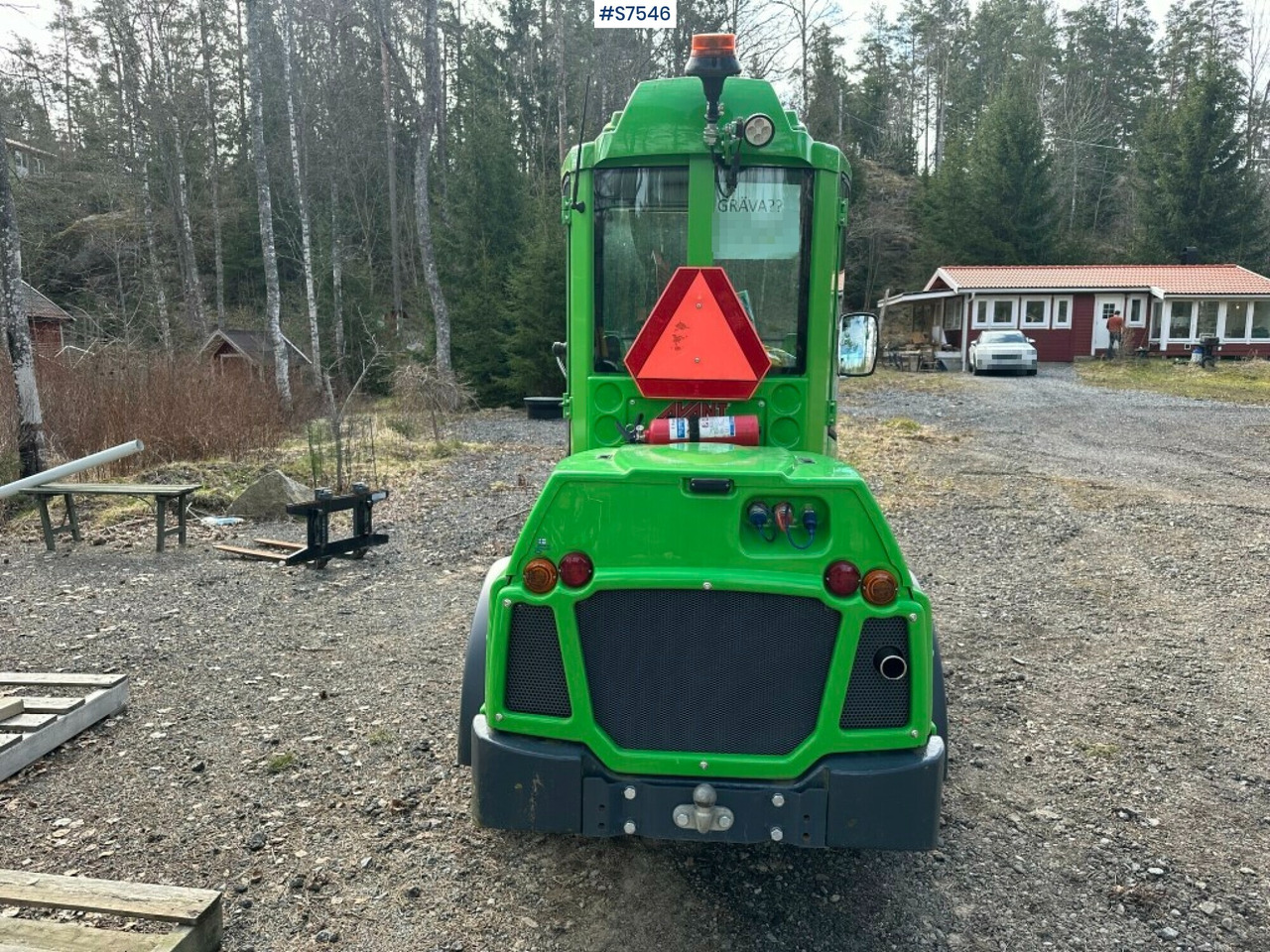 COMPACT LOADER, AVANT 750, WITH MANY TOOLS (SEE VIDEO) - Derékcsuklós rakodó: 4 kép. COMPACT LOADER, AVANT 750, WITH MANY TOOLS (SEE VIDEO) - Derékcsuklós rakodó: 4 kép.