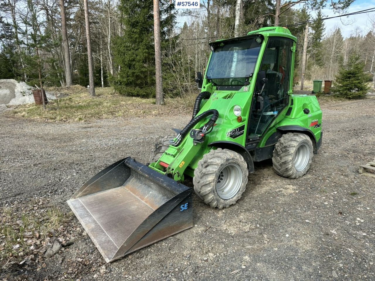 COMPACT LOADER, AVANT 750, WITH MANY TOOLS (SEE VIDEO) - Derékcsuklós rakodó: 1 kép. COMPACT LOADER, AVANT 750, WITH MANY TOOLS (SEE VIDEO) - Derékcsuklós rakodó: 1 kép.