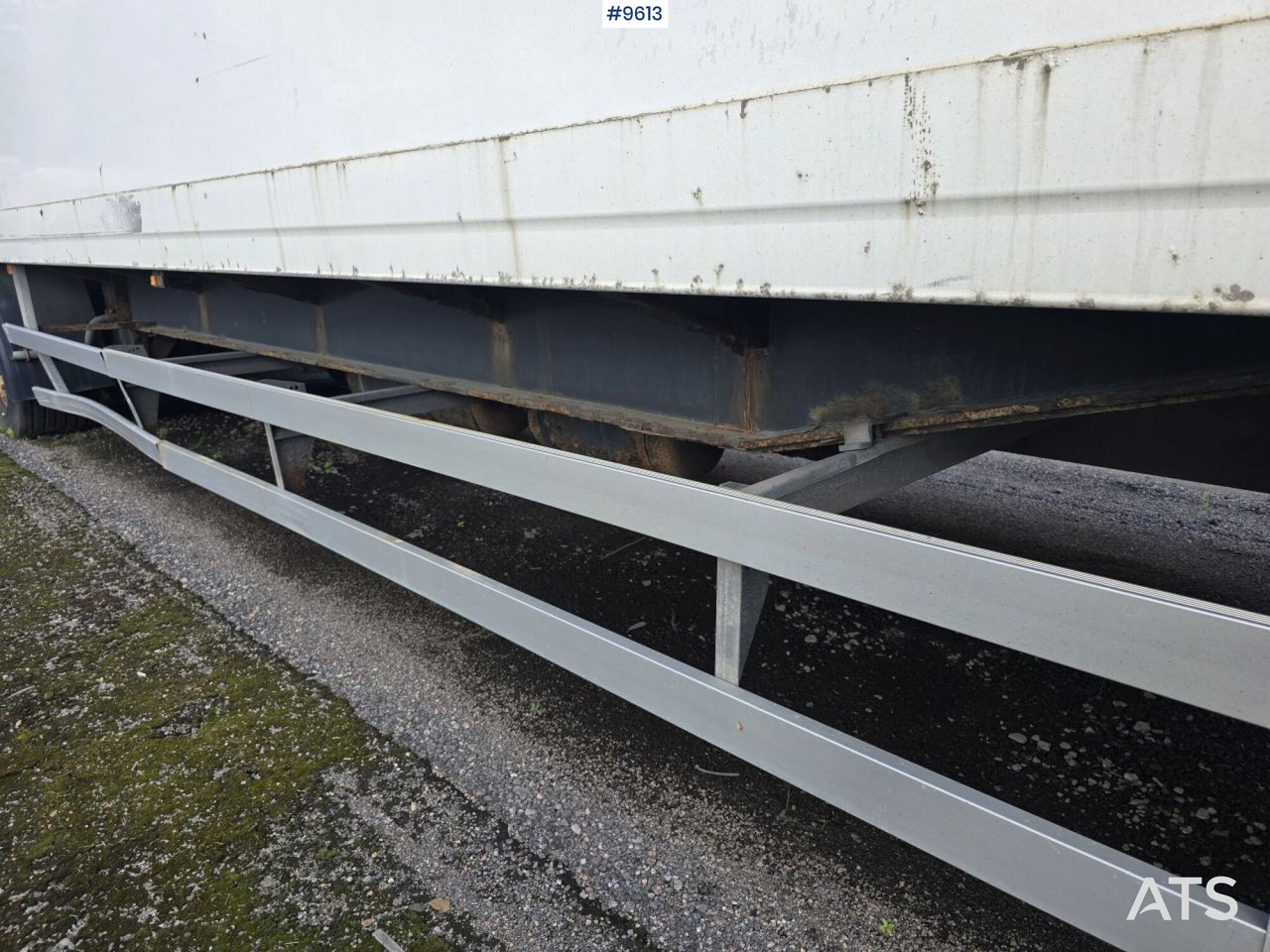 Cabinet trailer VAK V-4-40 openable side - Pótkocsi dobozos: 4 kép. Cabinet trailer VAK V-4-40 openable side - Pótkocsi dobozos: 4 kép.
