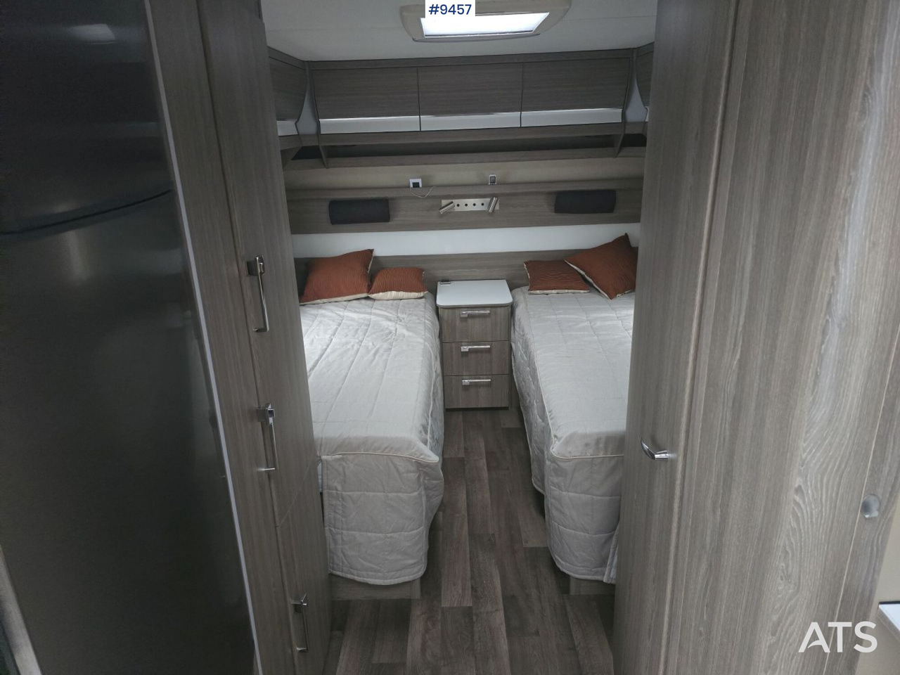 Caravan KABE Royal 560 GLE KS - Lakókocsi: 5 kép. Caravan KABE Royal 560 GLE KS - Lakókocsi: 5 kép.