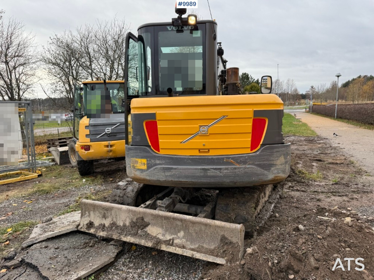 Crawler excavator Volvo EC55C with tiltrotator and buckets - Lánctalpas kotró: 3 kép. Crawler excavator Volvo EC55C with tiltrotator and buckets - Lánctalpas kotró: 3 kép.