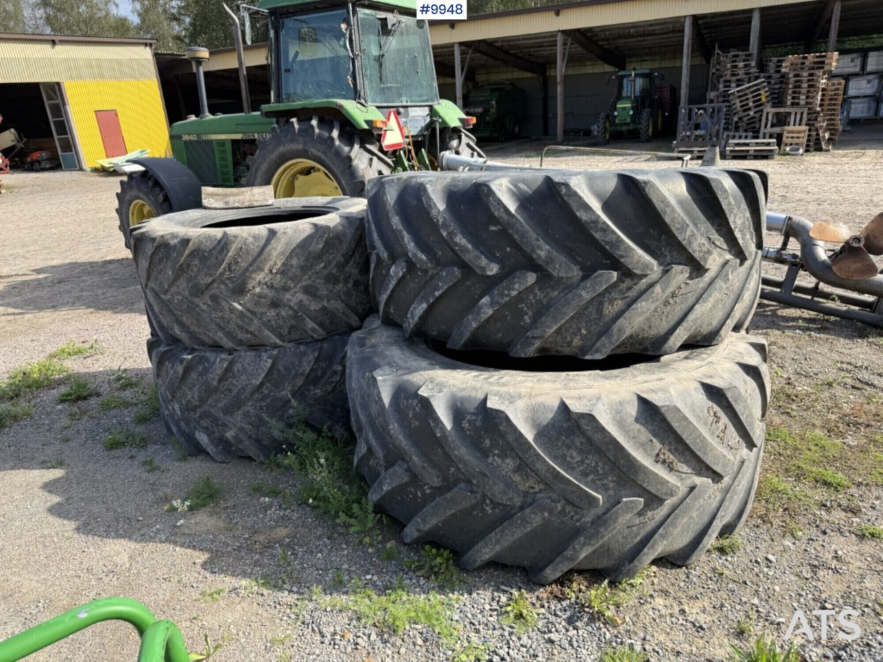 Däck till traktor Michelin fram och bak - Gumiabroncs - Traktor: 1 kép. Däck till traktor Michelin fram och bak - Gumiabroncs - Traktor: 1 kép.