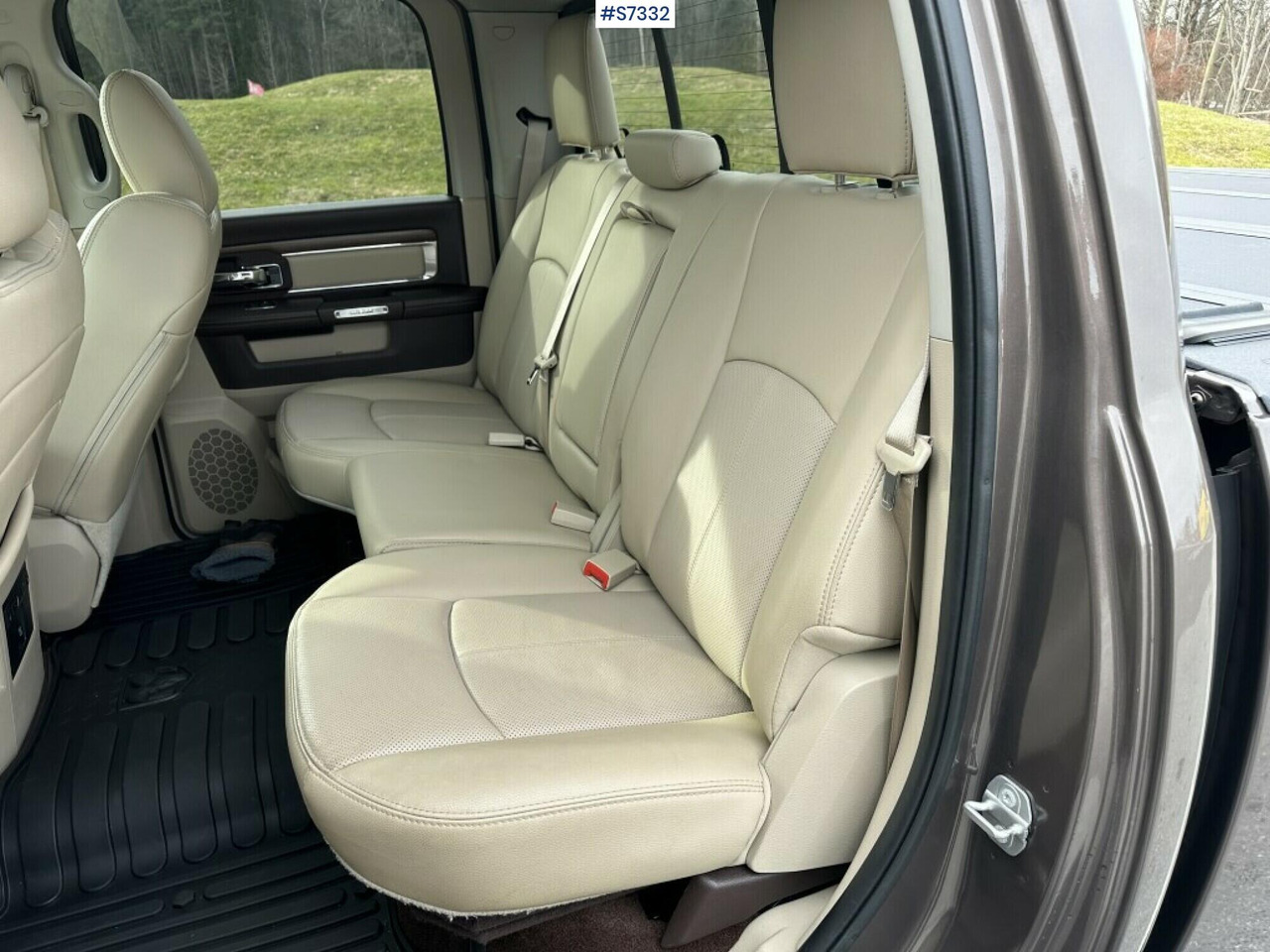 Dodge Ram 1500 Laramie, gasoline, serviced. - Pickup: 5 kép. Dodge Ram 1500 Laramie, gasoline, serviced. - Pickup: 5 kép.