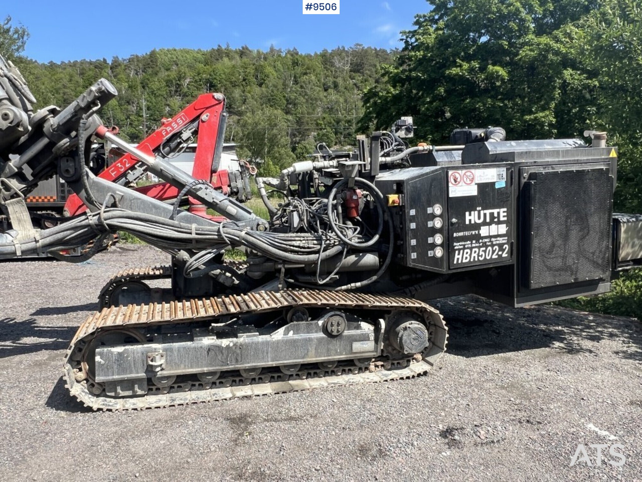 Drill rig Hütte with Fassi F32 crane - Fúrógép: 2 kép. Drill rig Hütte with Fassi F32 crane - Fúrógép: 2 kép.