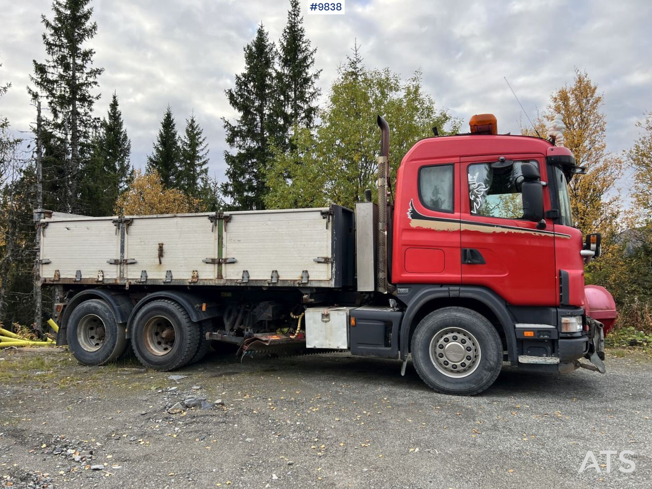 Dump Truck Scania R164 with plow equipment and underbite - Billenőplatós teherautó: 3 kép. Dump Truck Scania R164 with plow equipment and underbite - Billenőplatós teherautó: 3 kép.
