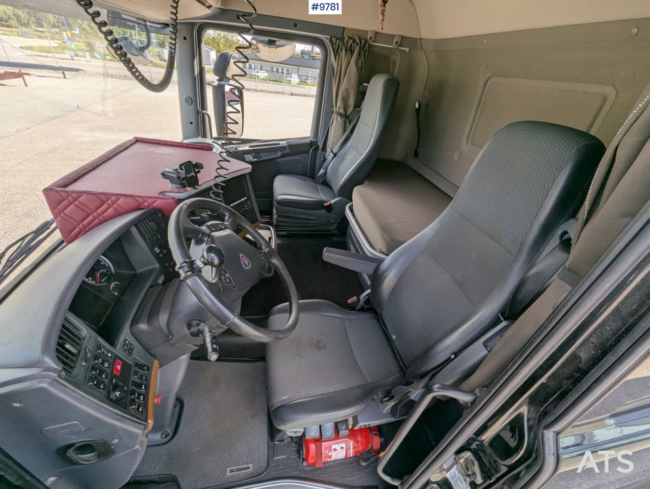 Dump truck Scania R520 8X4 - Billenőplatós teherautó: 5 kép. Dump truck Scania R520 8X4 - Billenőplatós teherautó: 5 kép.