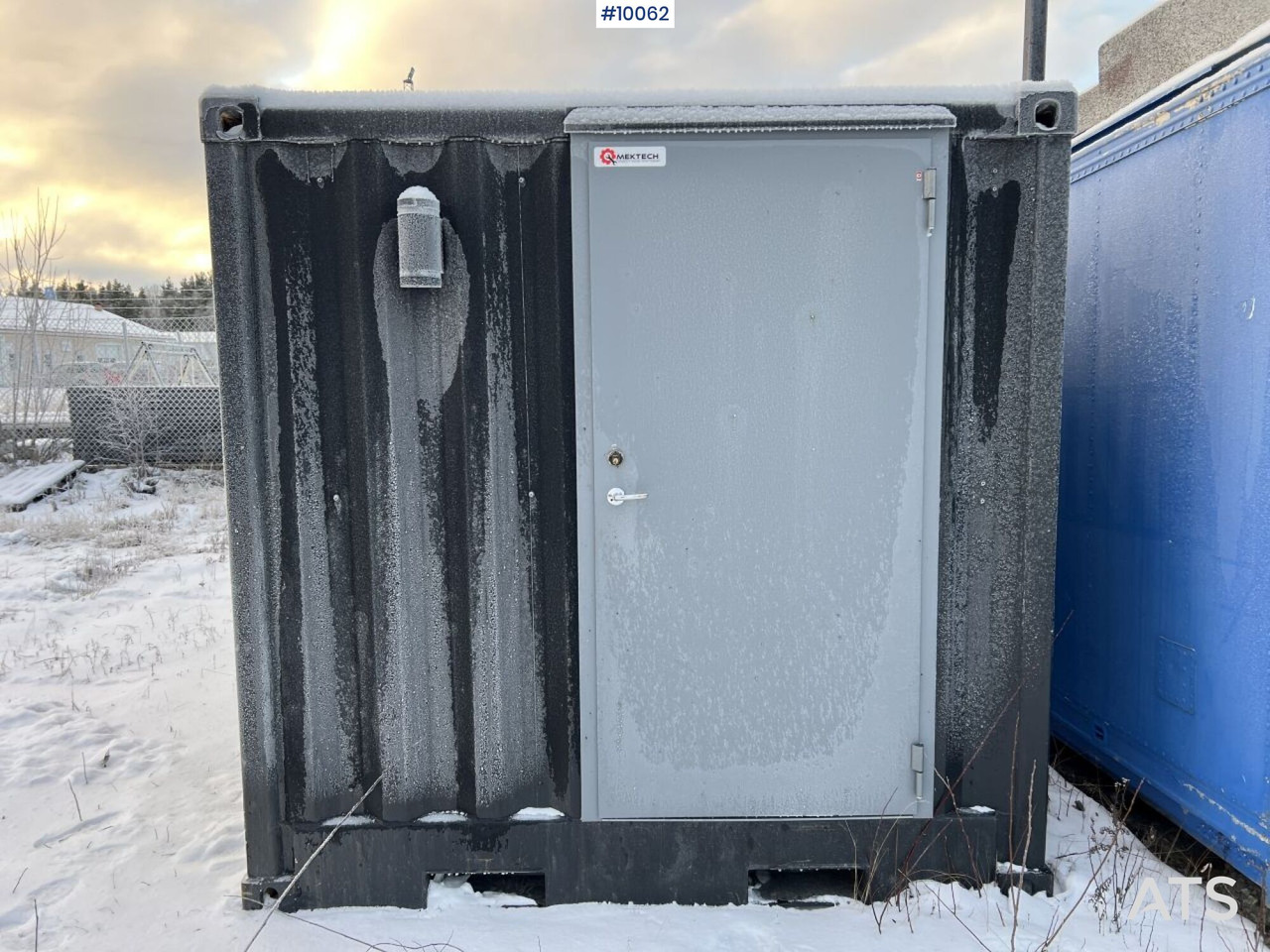 Insulated 20-foot container with opening side - Egyéb gépek: 4 kép. Insulated 20-foot container with opening side - Egyéb gépek: 4 kép.