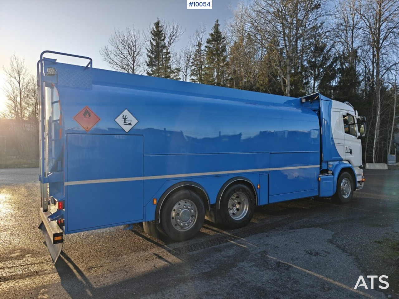 Tank truck Scania G450 6X2 - Egyéb gépek: 2 kép. Tank truck Scania G450 6X2 - Egyéb gépek: 2 kép.