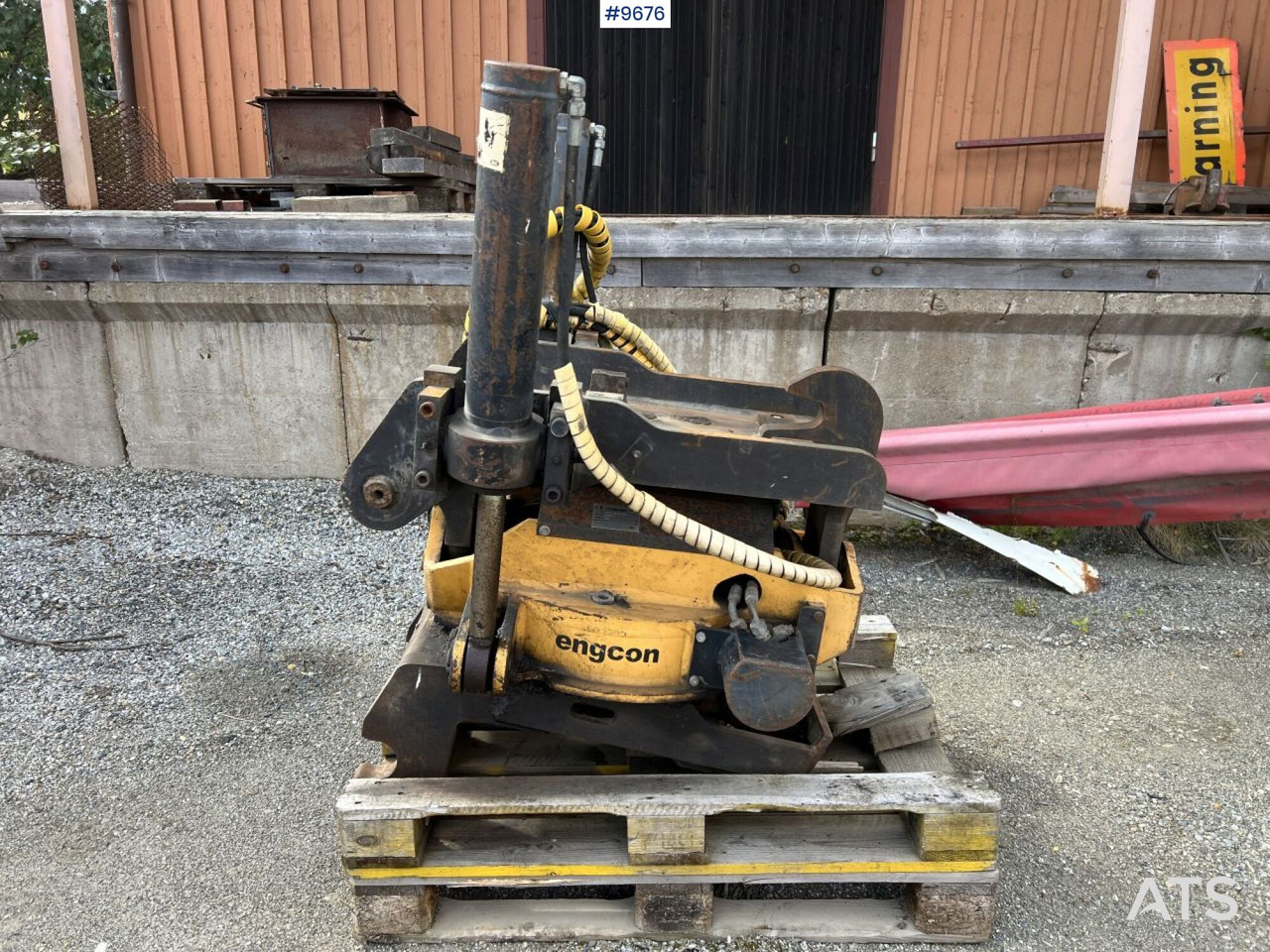 Engcon EC30 Rotortilt with B27 bracket - Tiltrotátor: 3 kép. Engcon EC30 Rotortilt with B27 bracket - Tiltrotátor: 3 kép.
