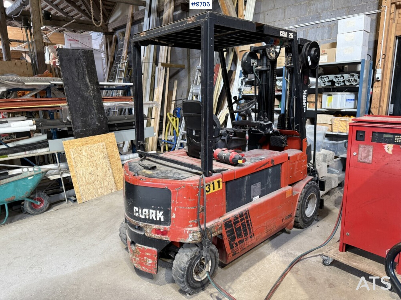 Forklift Clark CEM 25 - Elektromos targonca: 4 kép. Forklift Clark CEM 25 - Elektromos targonca: 4 kép.