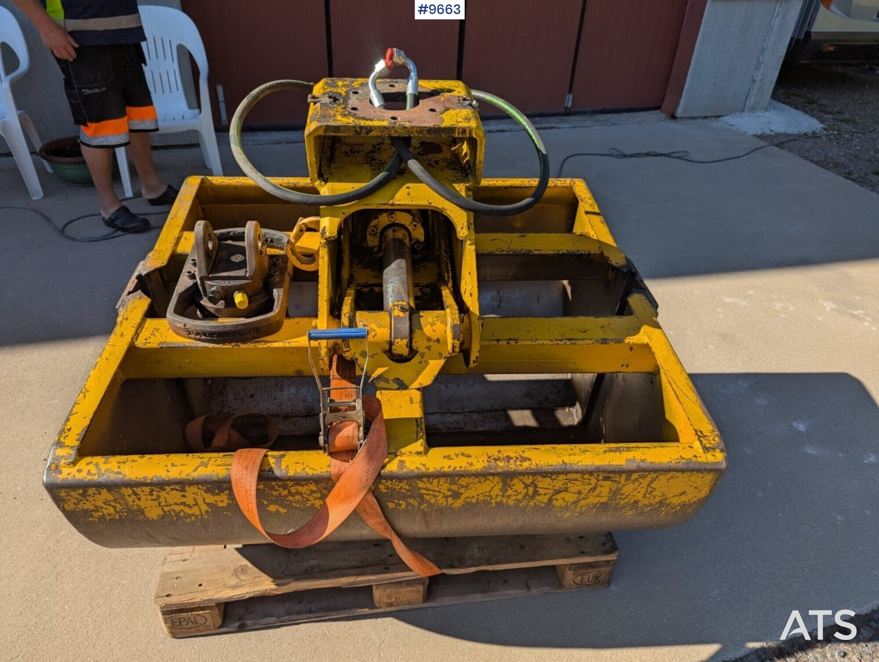 Grab bucket with rotator, 600L - Csipegető kanál: 4 kép. Grab bucket with rotator, 600L - Csipegető kanál: 4 kép.