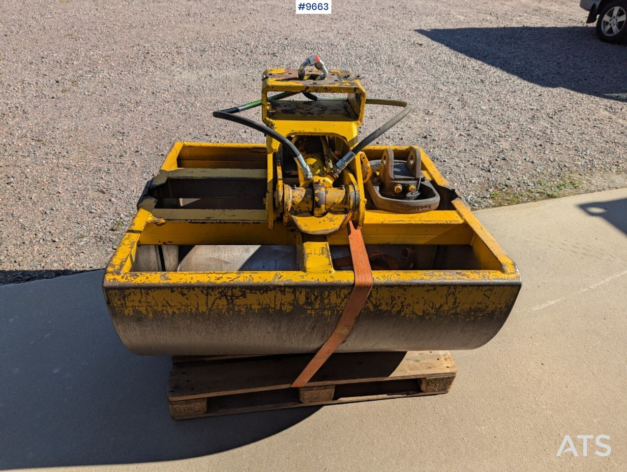Grab bucket with rotator, 600L - Csipegető kanál: 2 kép. Grab bucket with rotator, 600L - Csipegető kanál: 2 kép.