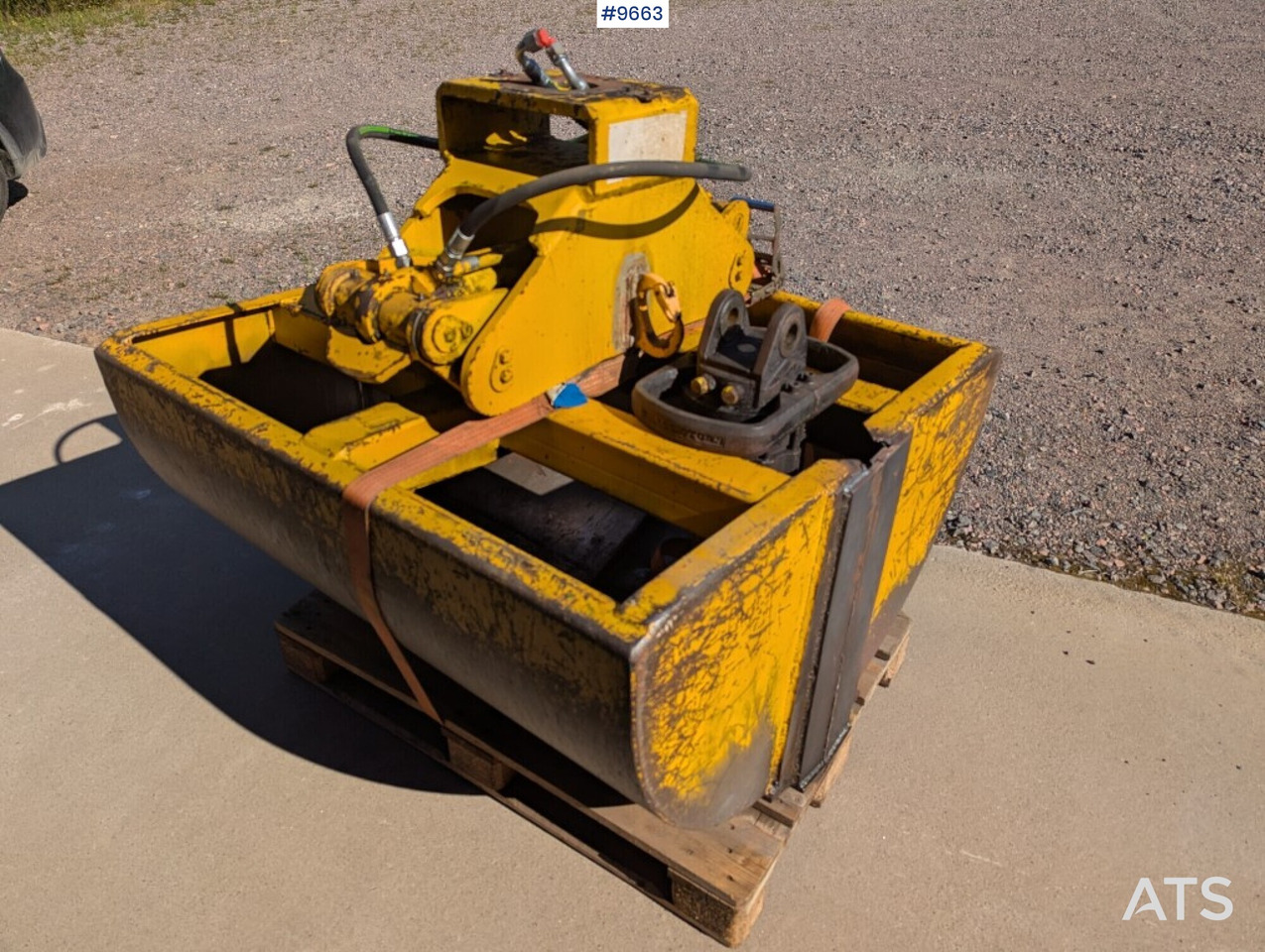 Grab bucket with rotator, 600L - Csipegető kanál: 1 kép. Grab bucket with rotator, 600L - Csipegető kanál: 1 kép.