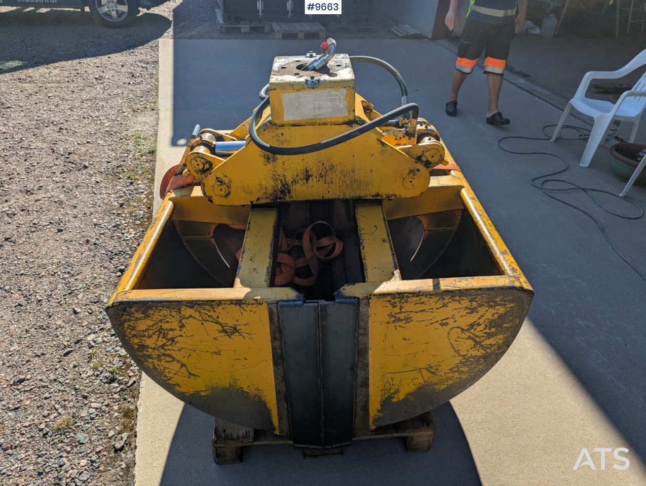 Grab bucket with rotator, 600L - Csipegető kanál: 3 kép. Grab bucket with rotator, 600L - Csipegető kanál: 3 kép.
