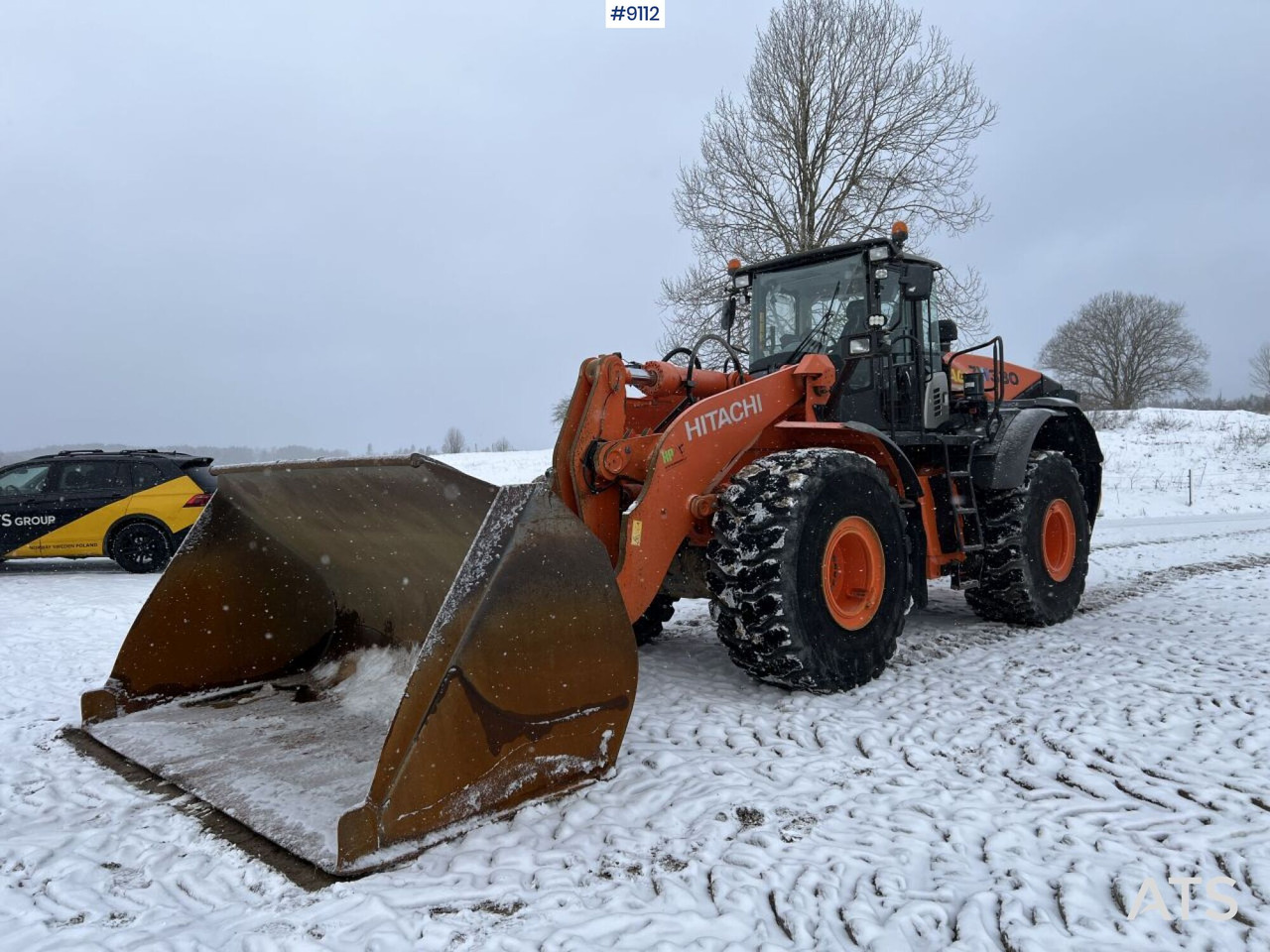 Hitachi ZW 330-5B Wheel loader with bucket (VIDEO) - Gumikerekes homlokrakodó: 2 kép. Hitachi ZW 330-5B Wheel loader with bucket (VIDEO) - Gumikerekes homlokrakodó: 2 kép.
