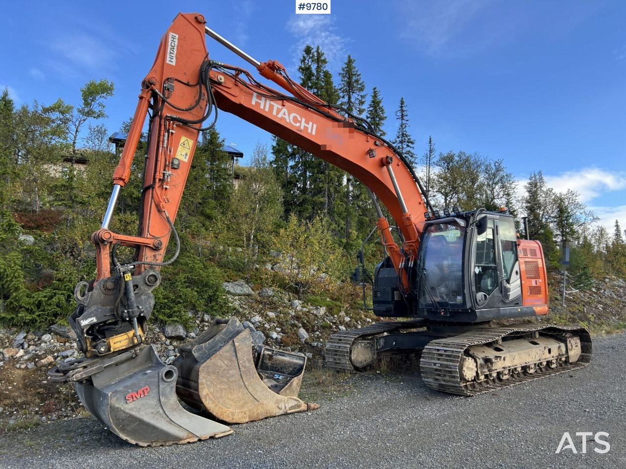 Hitachi ZX 225 US LC-L with excavation system and attachments - Lánctalpas kotró: 1 kép. Hitachi ZX 225 US LC-L with excavation system and attachments - Lánctalpas kotró: 1 kép.
