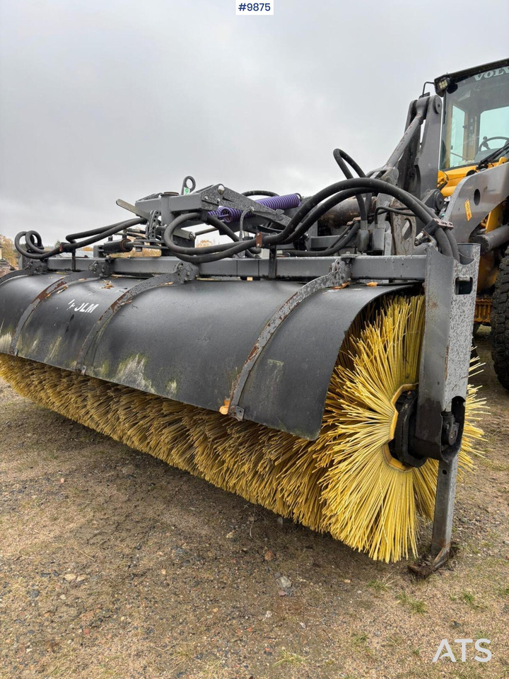 Holms Sweeper Large BM - Ferde seprő: 2 kép. Holms Sweeper Large BM - Ferde seprő: 2 kép.