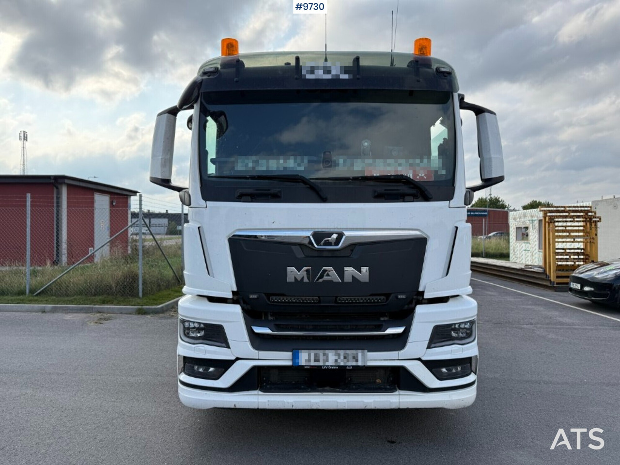 Hook lift MAN TGS 26.510 with crane flatbed and gravel flatbed - Horgos rakodó teherautó: 3 kép. Hook lift MAN TGS 26.510 with crane flatbed and gravel flatbed - Horgos rakodó teherautó: 3 kép.