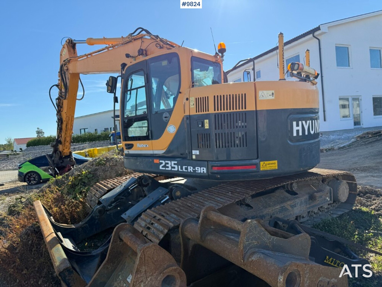 Hyundai Robex 235LCR-9A excavator - Lánctalpas kotró: 3 kép. Hyundai Robex 235LCR-9A excavator - Lánctalpas kotró: 3 kép.