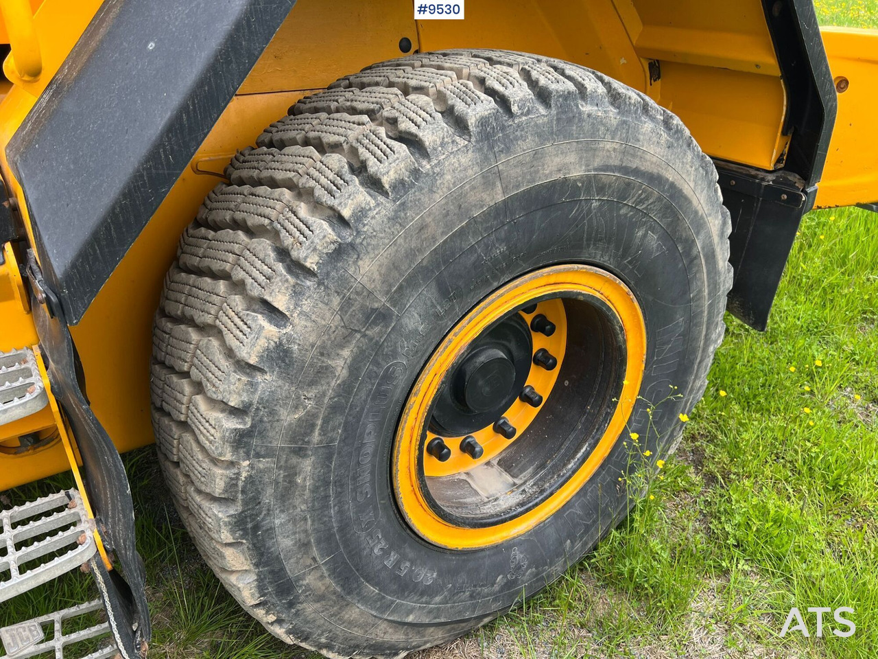 Gumikerekes homlokrakodó JCB 427 HT Wheel loader with gears: 16 kép.