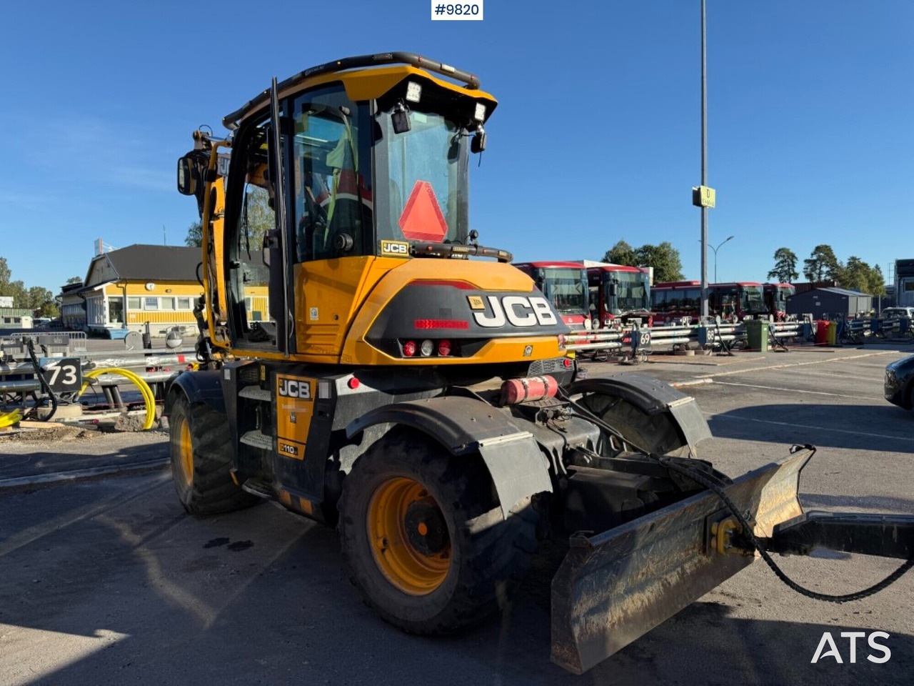 JCB Hydradig 110w wheel excavator with tiltrotator and attachments - Gumikerekes kotró: 5 kép. JCB Hydradig 110w wheel excavator with tiltrotator and attachments - Gumikerekes kotró: 5 kép.