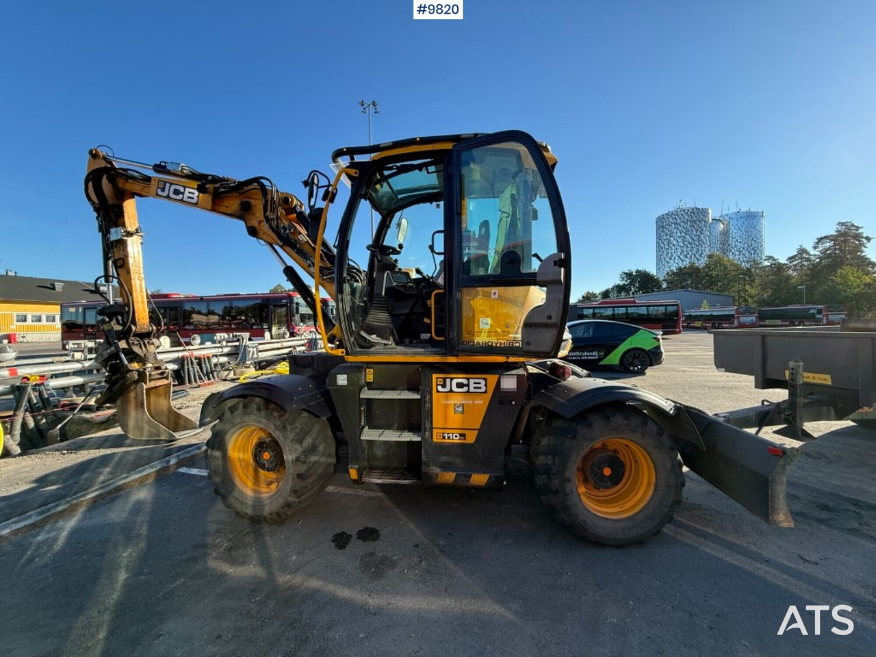 JCB Hydradig 110w wheel excavator with tiltrotator and attachments - Gumikerekes kotró: 4 kép. JCB Hydradig 110w wheel excavator with tiltrotator and attachments - Gumikerekes kotró: 4 kép.