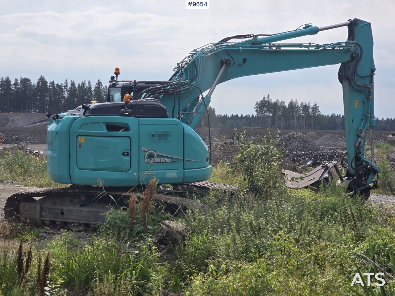 Kobelco SK230SRLC-5E with 3D machine control - Lánctalpas kotró: 3 kép. Kobelco SK230SRLC-5E with 3D machine control - Lánctalpas kotró: 3 kép.