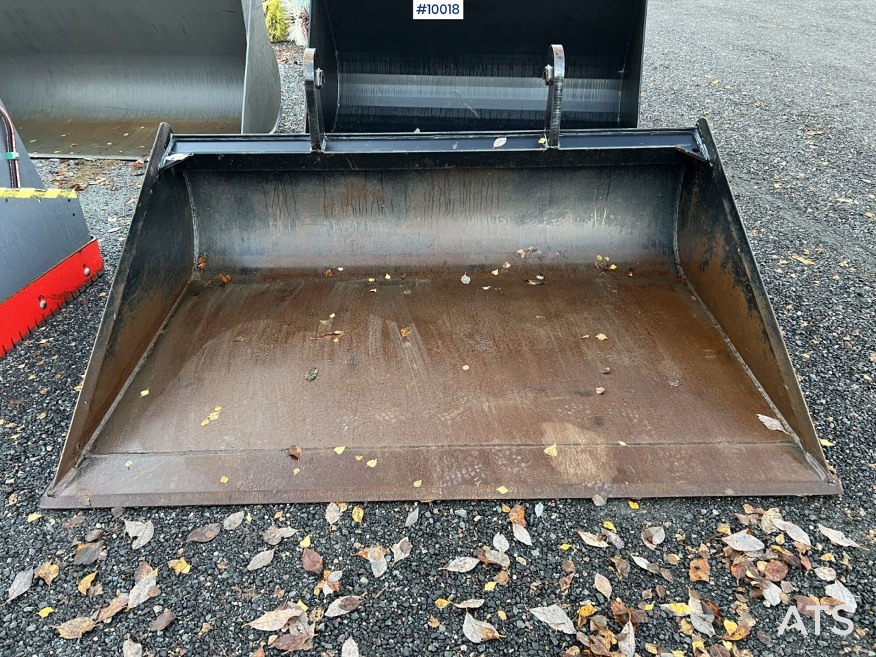 LS Planer bucket with Large BM - Rakodókanál: 2 kép. LS Planer bucket with Large BM - Rakodókanál: 2 kép.