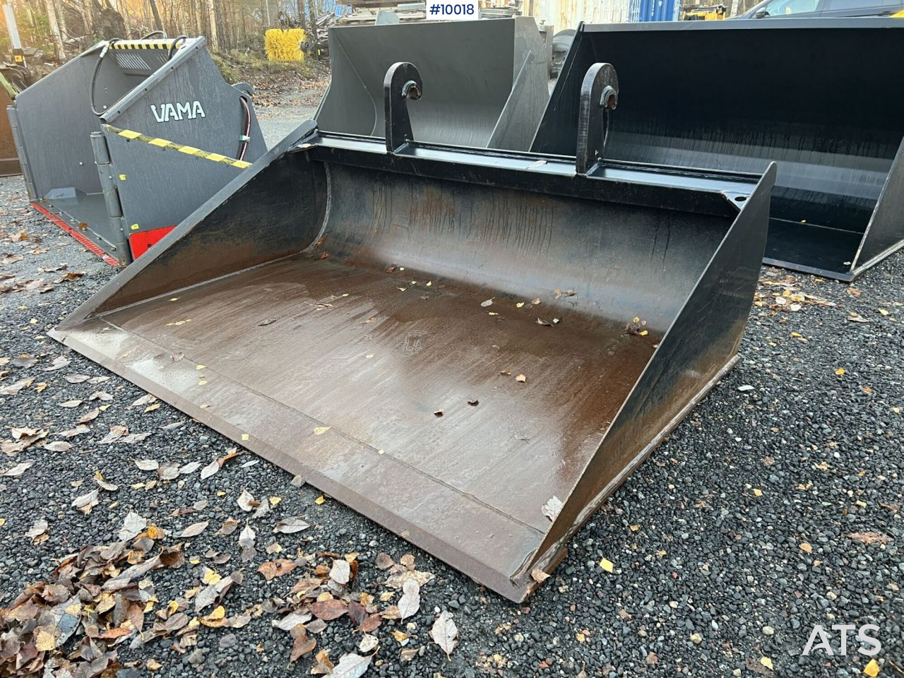 LS Planer bucket with Large BM - Rakodókanál: 1 kép. LS Planer bucket with Large BM - Rakodókanál: 1 kép.
