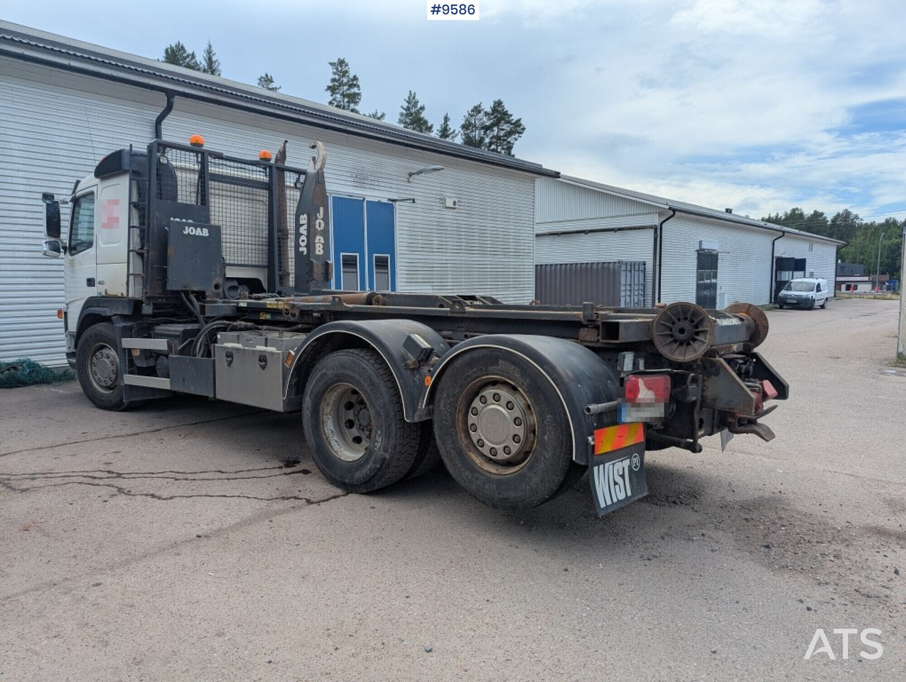 Lastväxlare Volvo FM420 6X2 med snabblåssystem - Horgos rakodó teherautó: 3 kép. Lastväxlare Volvo FM420 6X2 med snabblåssystem - Horgos rakodó teherautó: 3 kép.
