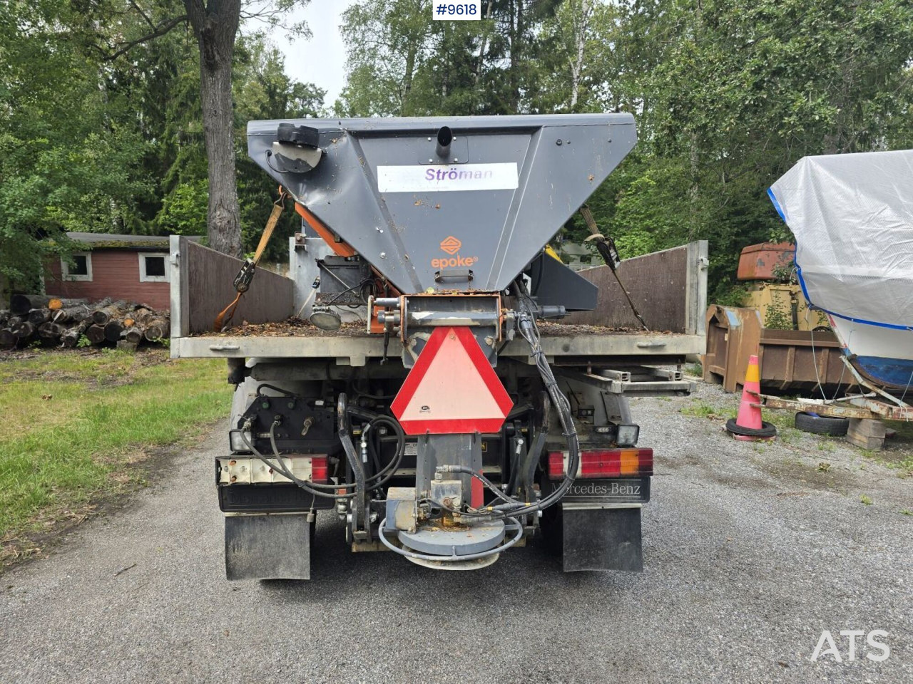 MB Unimog with equipment - Hóeltakarító gép: 4 kép. MB Unimog with equipment - Hóeltakarító gép: 4 kép.