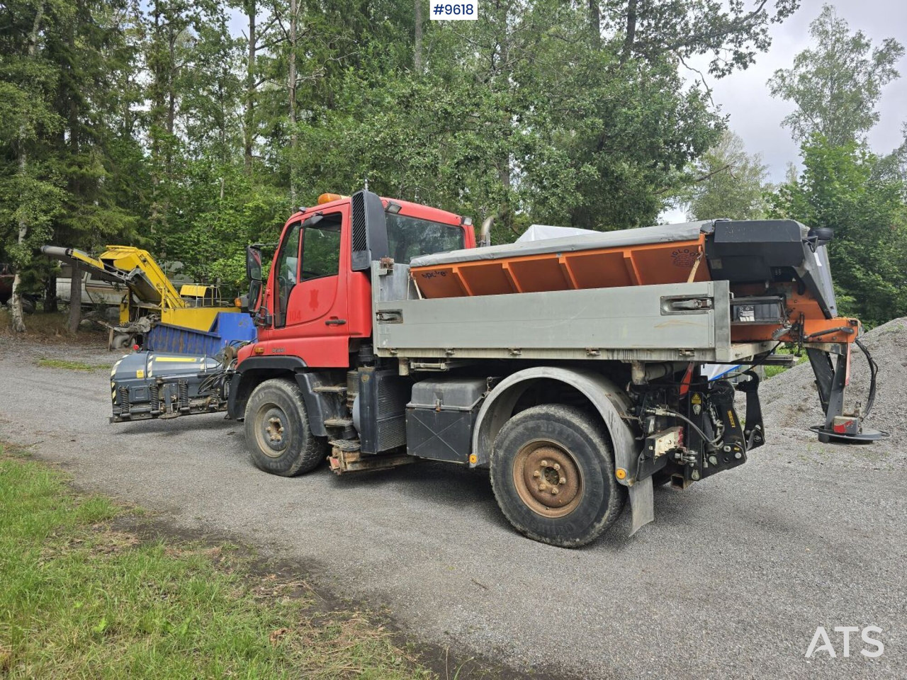 MB Unimog with equipment - Hóeltakarító gép: 3 kép. MB Unimog with equipment - Hóeltakarító gép: 3 kép.